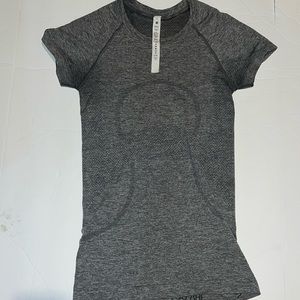 Lululemon gray swiftly short sleeve size 2
